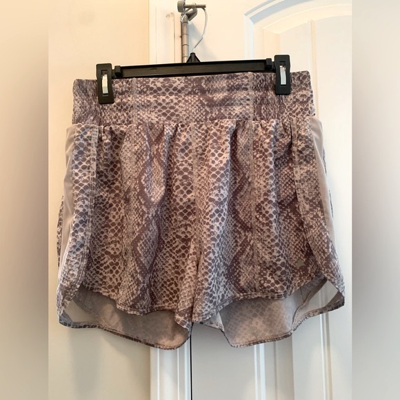 New! Balance Athletica Women’s “the Breeze” Running shorts Med Boa Lululemon - Picture 3 of 7